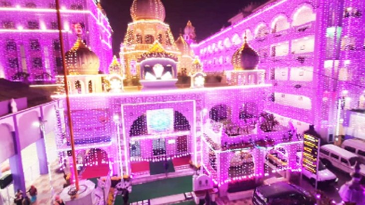 Patna Sahib Gurdwara decorated like a bride on Prakash Parv