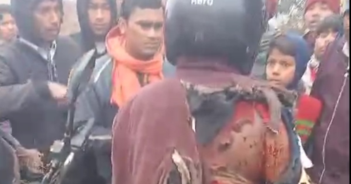 Explosion in the bag of a passenger travelling on a bike in 