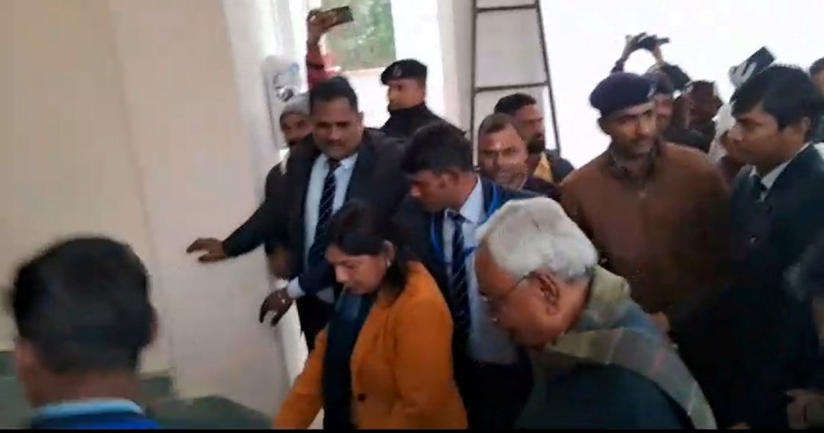 Chetn anad ke ghr chuda dahi khane phuche cm nitish