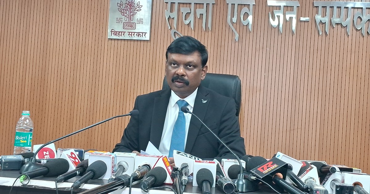 Shiksha vibhag ke prdhans schiv ne kainsr pidit shikshk ko s