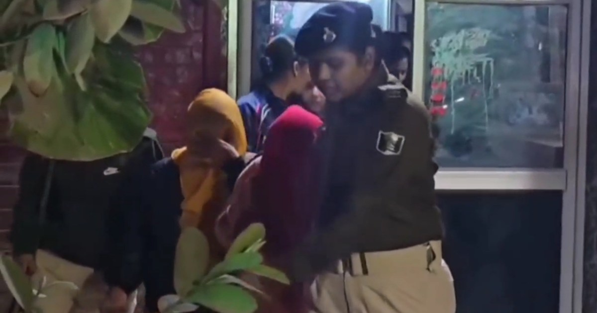 A sex racket was going on in a restaurant in Patna, police r