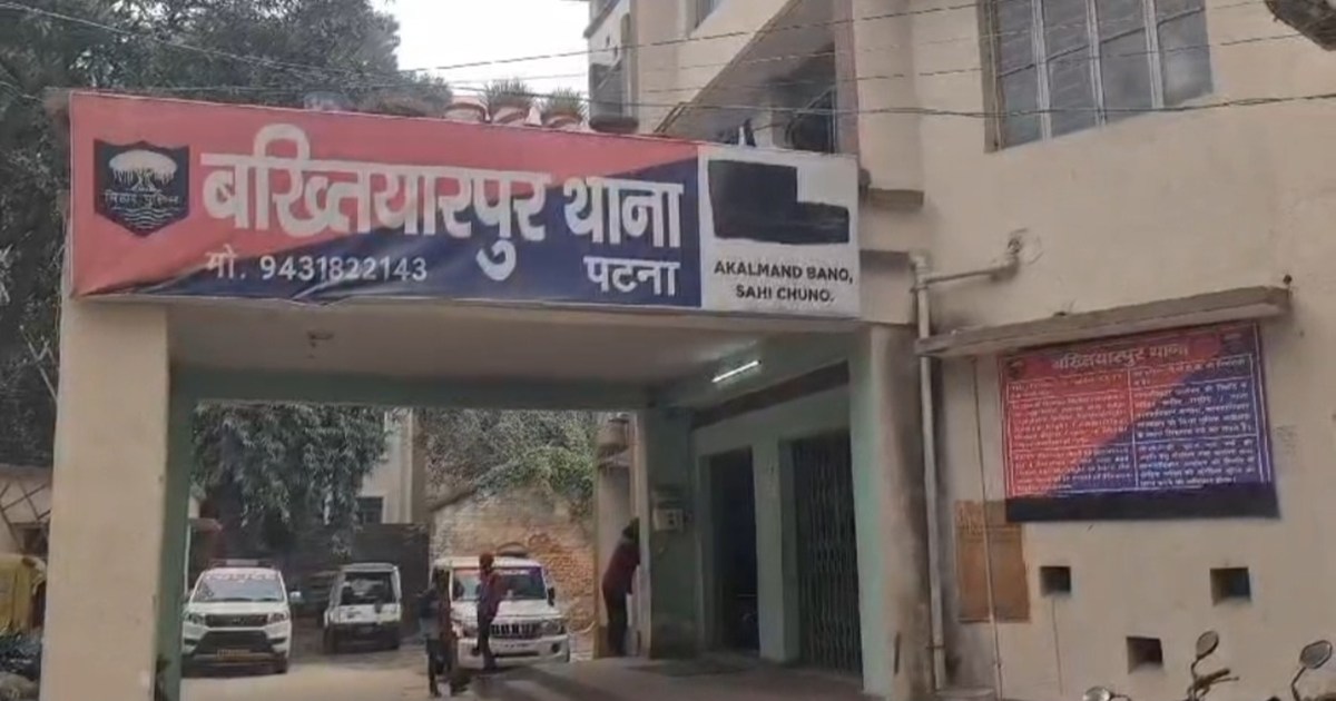 Three friends were eating together in Bakhtiarpur, Patna, wh