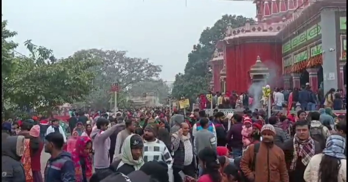 Crowd of devotees gathered at Shyama temple of Darbhanga on 