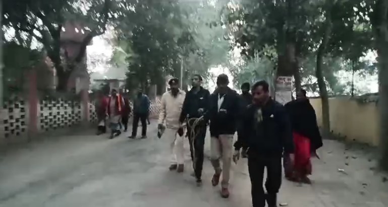 In the floods of Patna, a prisoner slipped off his handcuffs In the floods of Patna, a prisoner slipped off his handcuffs