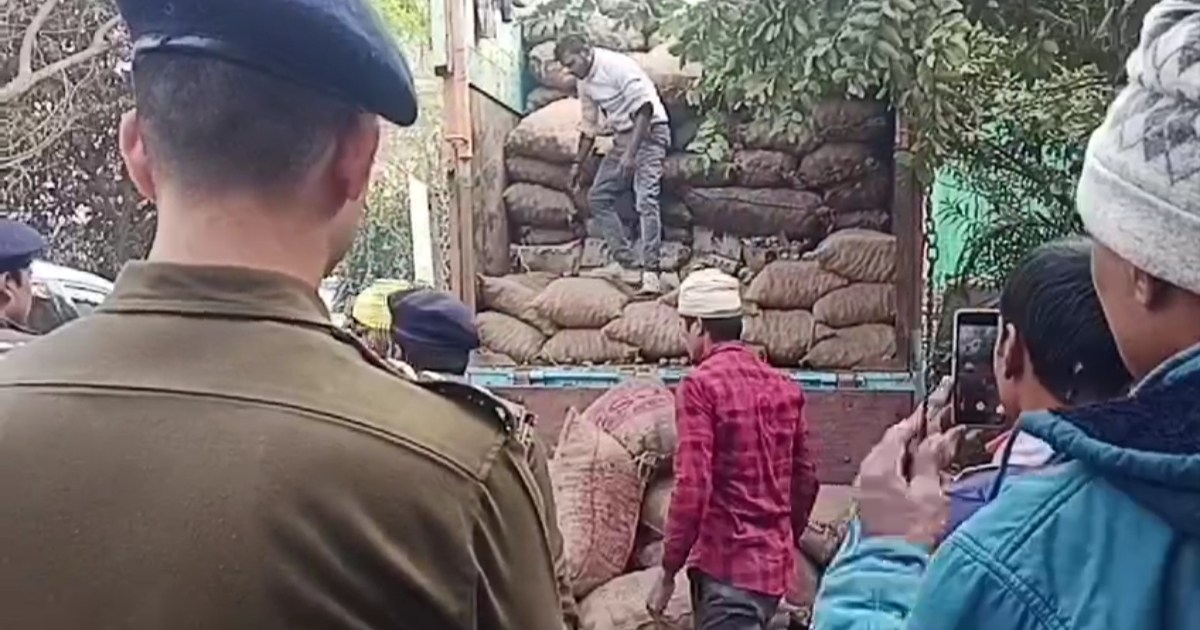Liquor cartons found in potato truck, Patna police took acti