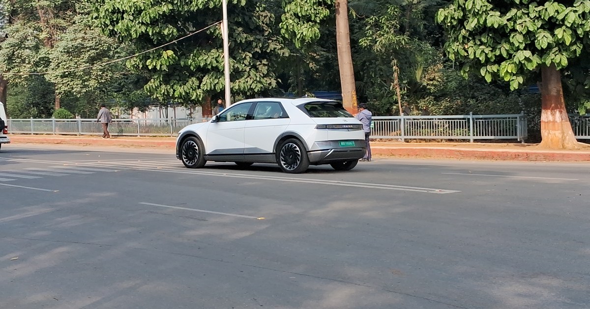 Cm nitish kumar loksbha adhyksh om birla se kiye mulakat