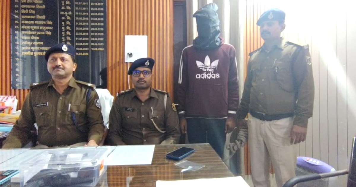 Patna's Naubatpur police arrested a notorious accused with s
