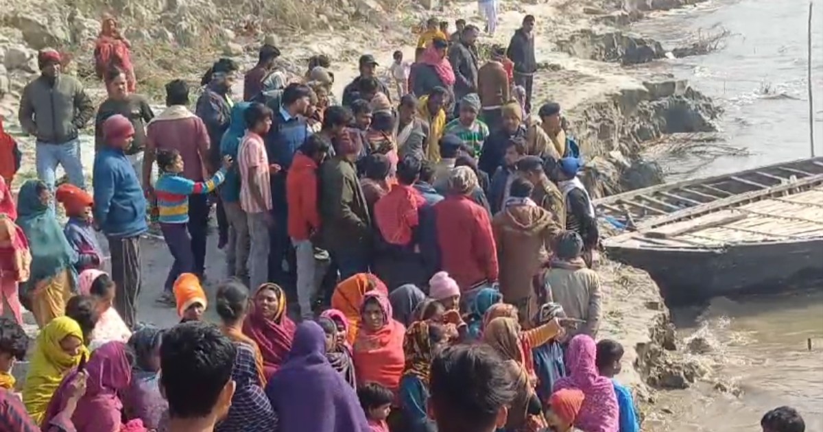 BREAKING: A boat carrying 17 passengers sank in the Ganga, t