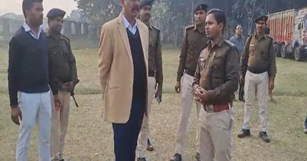 West Champaran DM caught two brokers of the Transport Depart