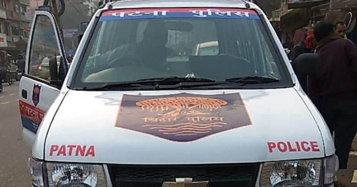 Four young men and women were dancing half naked in an inebr