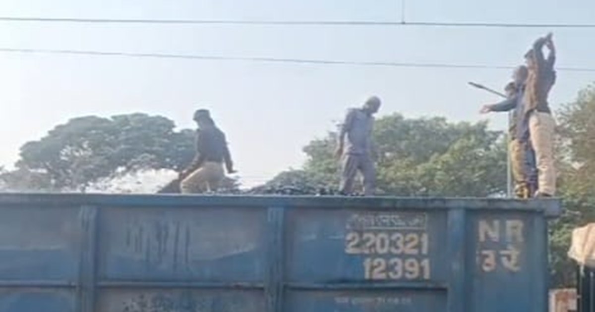 A coal laden goods train caught fire near Paharpur station i