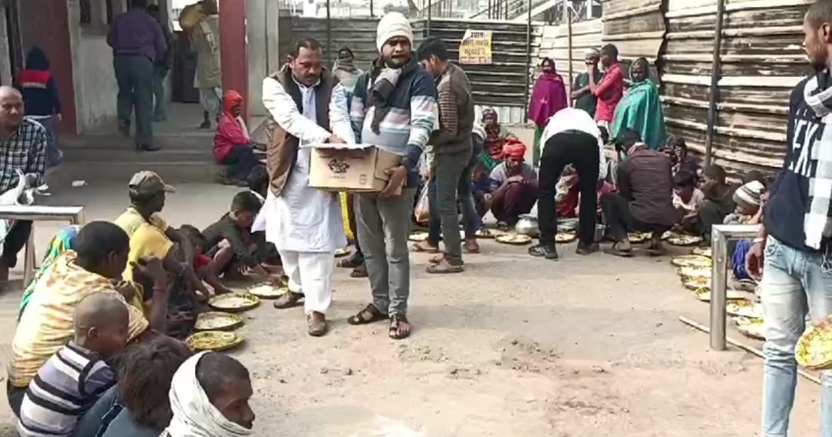 A feast of curd and chuda was organized for the poor and chi