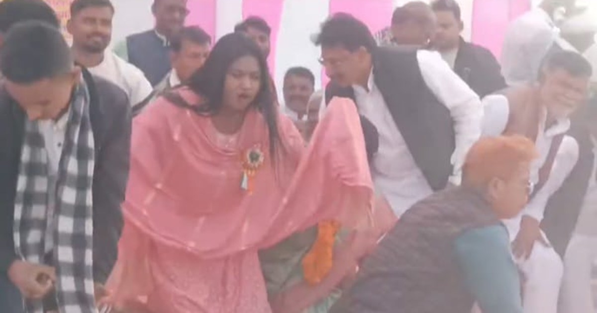 When the stage of Aurangabad MP broke down in Gaya then...