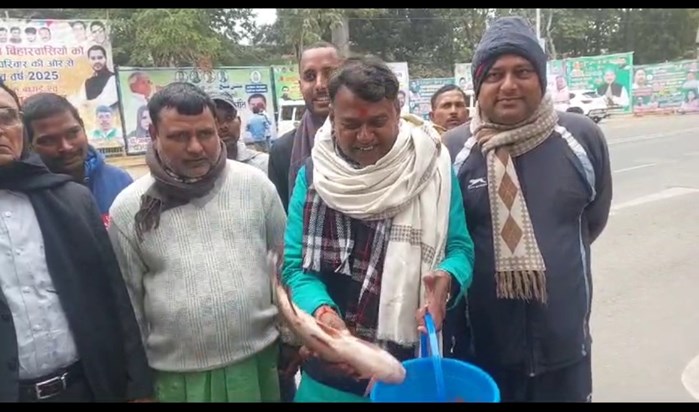 Lalu yadv ke smrthk mchli lekr phuche avas Lalu yadv ke smrthk mchli lekr phuche avas