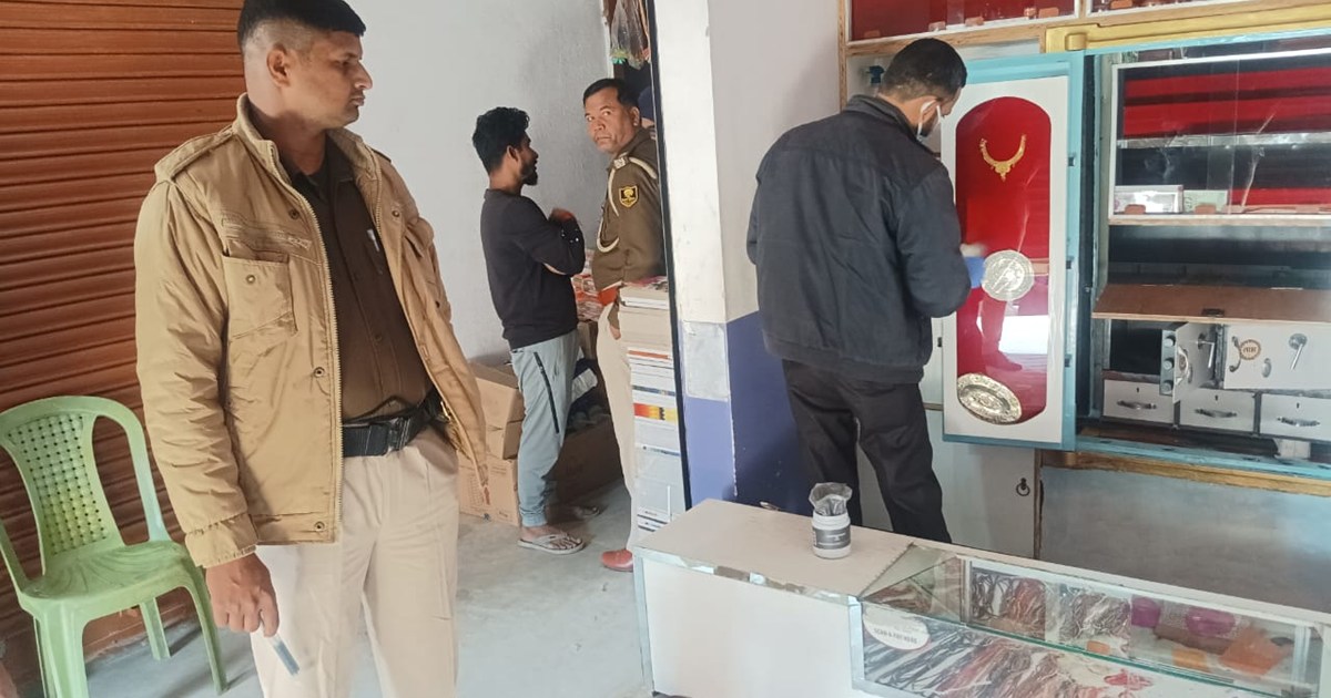 Major theft in a jewellery shop in Pakdibaravan, Nawada, SP 