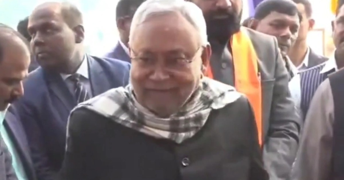 Uncomfortable with CM Nitish's statement on girls DY.  CM an