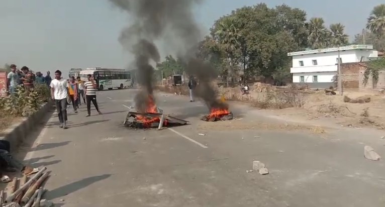 Chaos in Aurangabad after the murder of a bus conductor. Chaos in Aurangabad after the murder of a bus conductor.