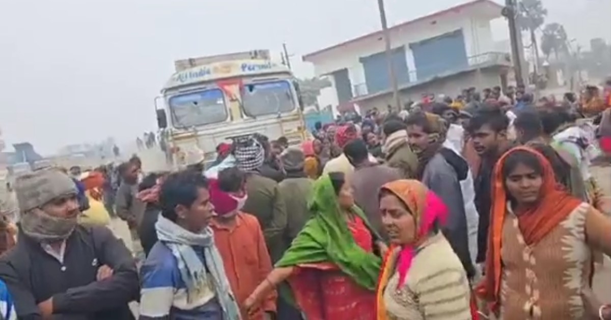 Two brothers died in a road accident in Hajipur