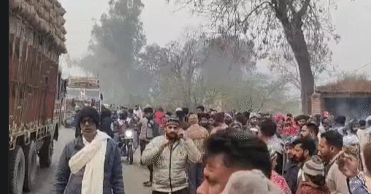 Breaking 10 killed in collision between pickup and tanker, m