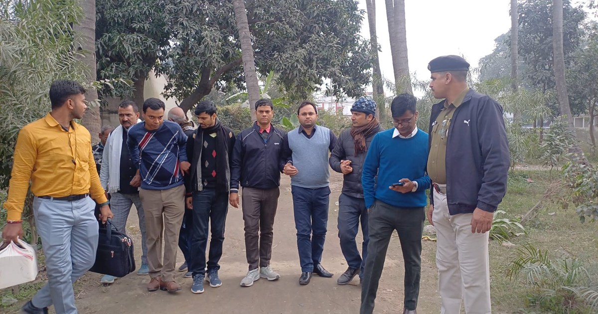 Vigilance caught the director and an employee red handed whi