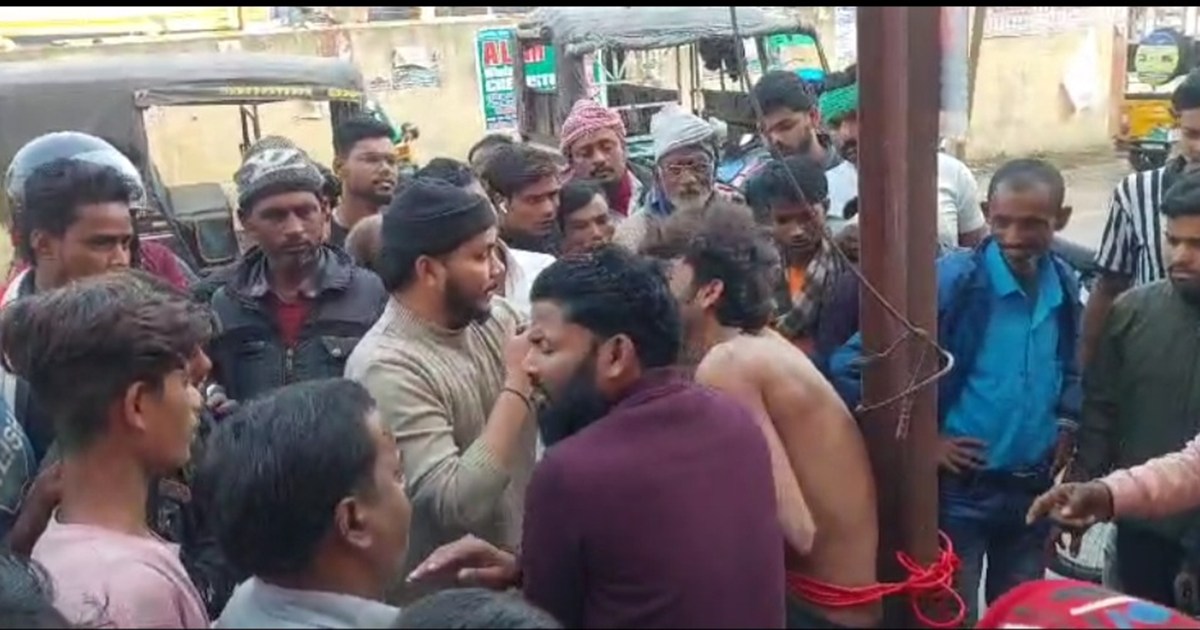Crowd in Araria take law into their hands, beat thief accuse