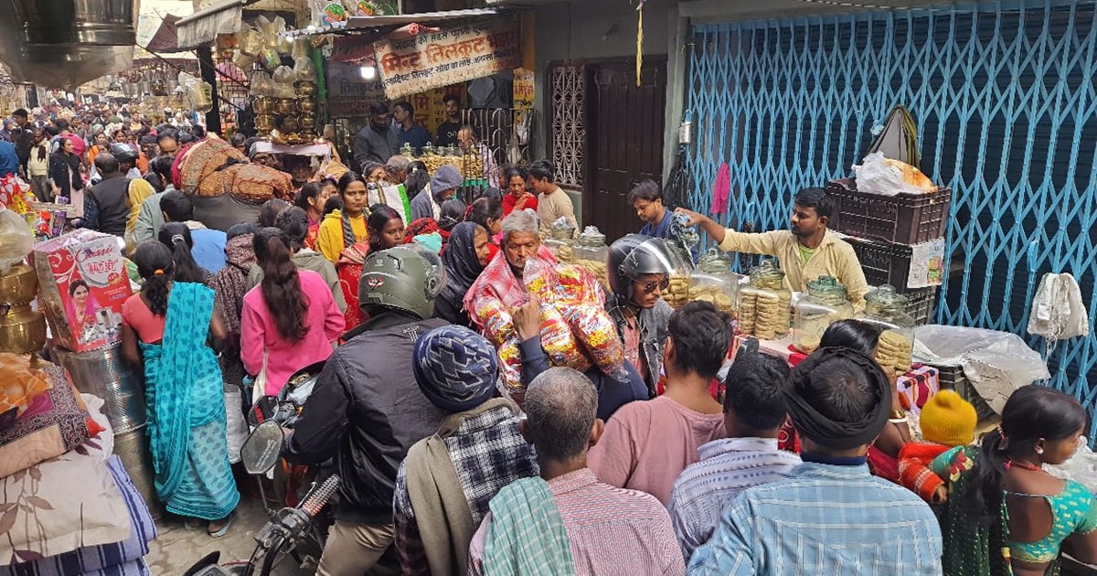 The market is full of excitement on the occasion of Makar Sa
