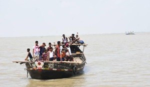 Boat services will not operate on the Ganges River on Makar Sankranti.