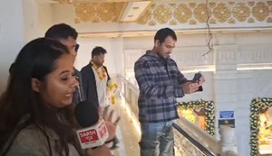 First, he wished his mother a happy birthday, and then Tej Pratap arrived...