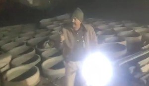 sharab chhapemari me police aur gramino me jhadap