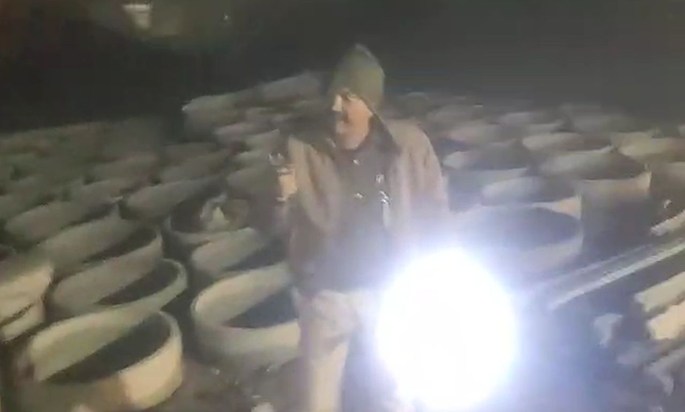 sharab chhapemari me police aur gramino me jhadap