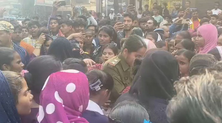 inter exam admit card na milne par chhatro ka futa gussa