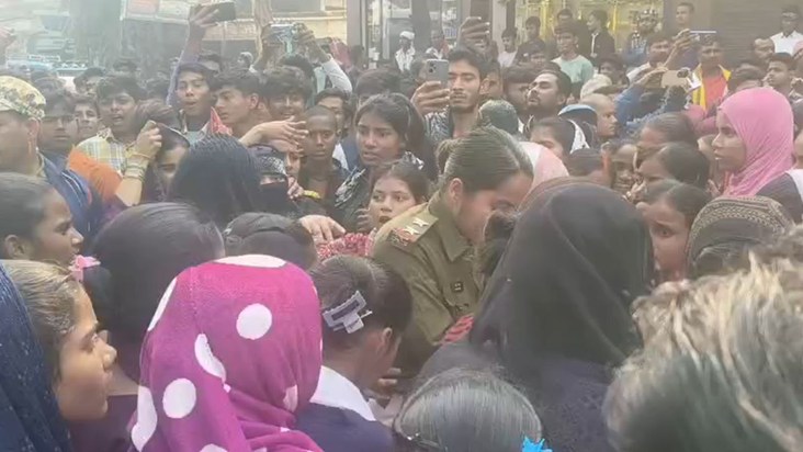 inter exam admit card na milne par chhatro ka futa gussa