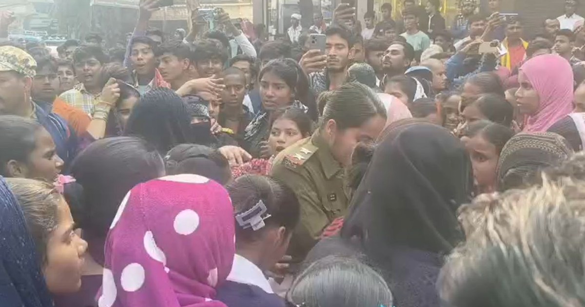 inter exam admit card na milne par chhatro ka futa gussa