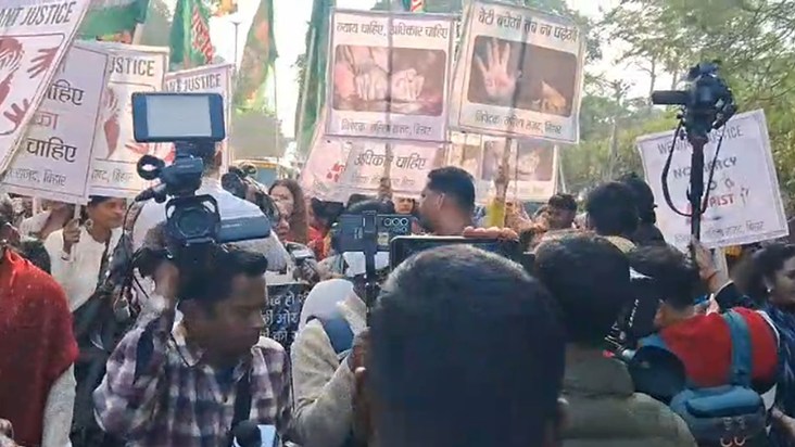 rjd mahila karykarta protest