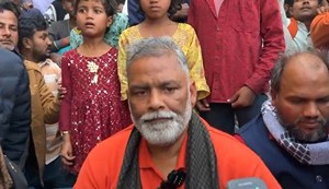 A widow was raped; Pappu Yadav met the victim's family and took a swipe at the government.