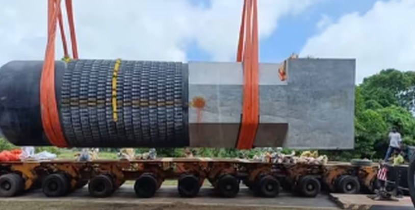 The world's largest Shiva Lingam has arrived in Bihar.