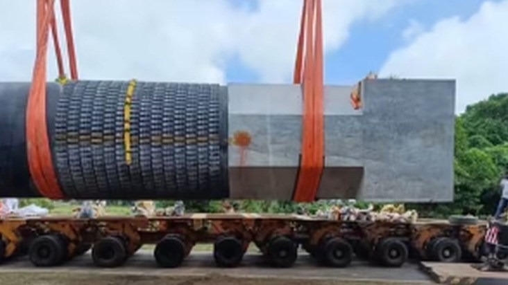 The world's largest Shiva Lingam has arrived in Bihar.