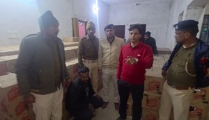 Biscuits on top... liquor underneath! A cunning smuggler's ruse was caught in Shahpur.