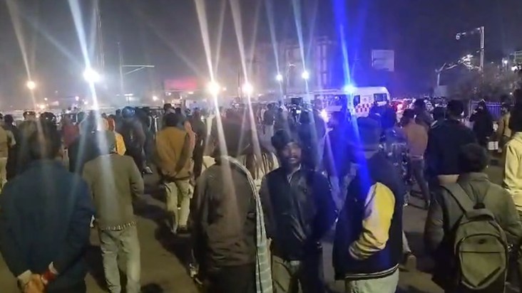 Girl dies under suspicious circumstances in hostel.