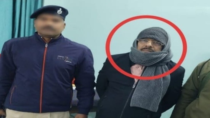 Rs. 11 lakh in cash recovered from the house of a corrupt ag