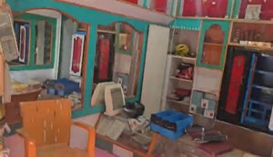 As soon as the shutter was raised, the empty showcase was seen, the jeweler fainted from shock.