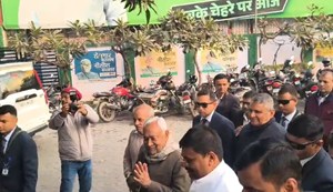 On the second day of the new year, CM Nitish Kumar arrived at the JDU office.