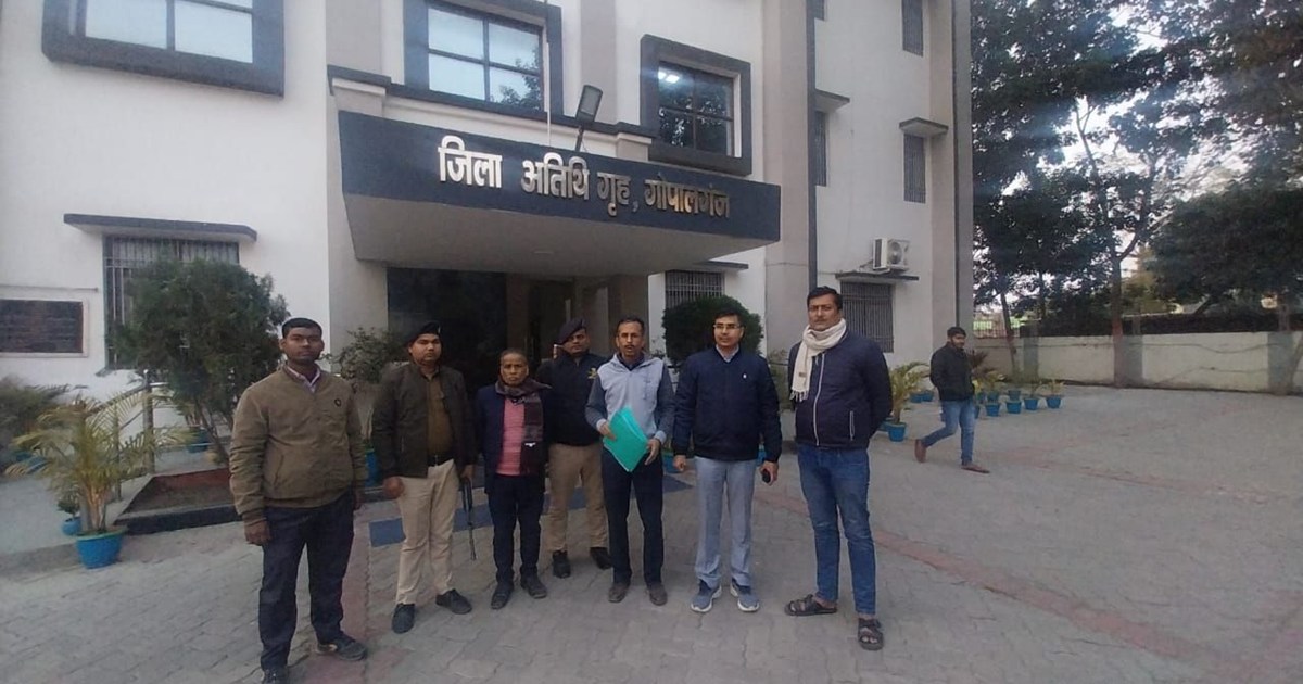 A bribery deal was underway at the regional office, when the