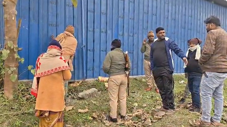 Theft at biscuit warehouse in Simrahi, stock worth lakhs mis