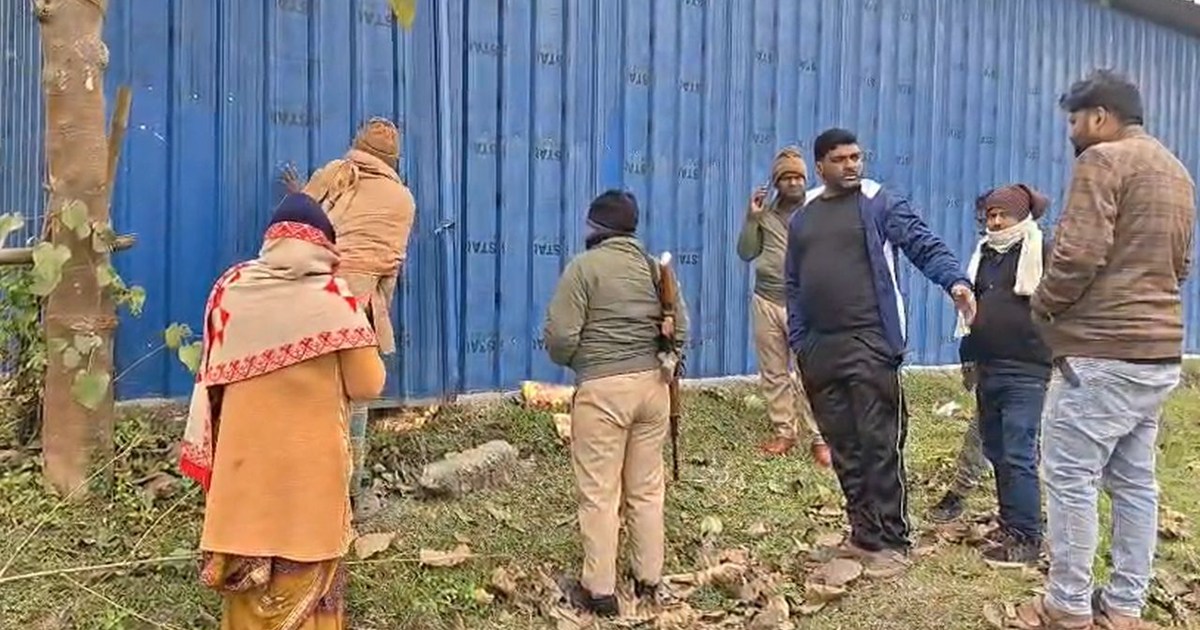 Theft at biscuit warehouse in Simrahi, stock worth lakhs mis