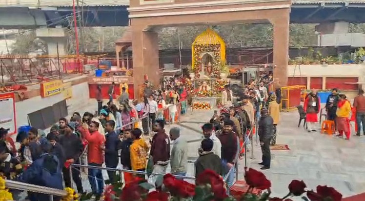 Crowds throng Patna's temples on New Year's Eve