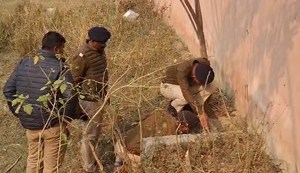 police ko chakma dekar kaidi hua farar