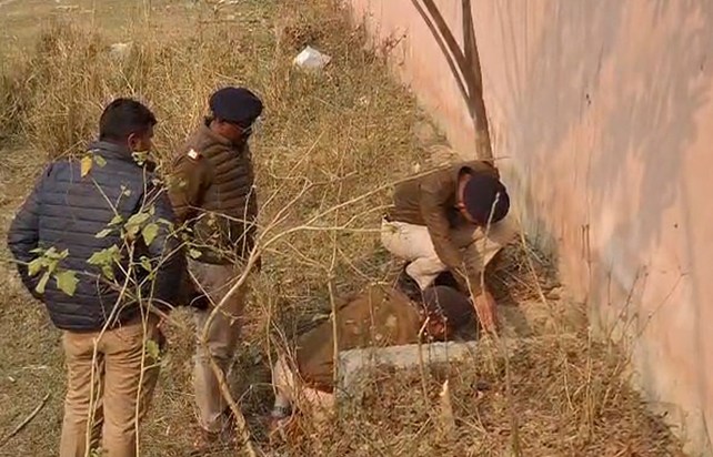 police ko chakma dekar kaidi hua farar