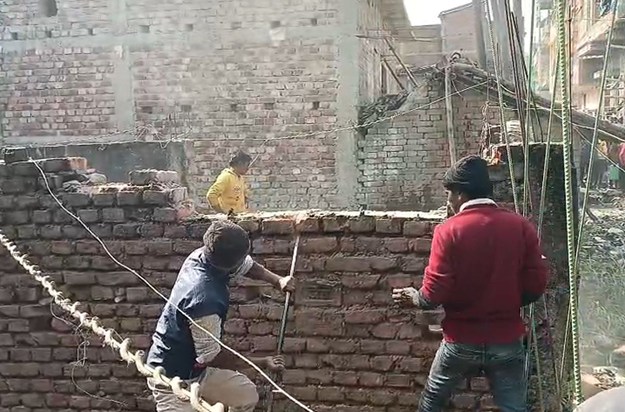 JCB did not arrive, encroachment removal campaign was carrie