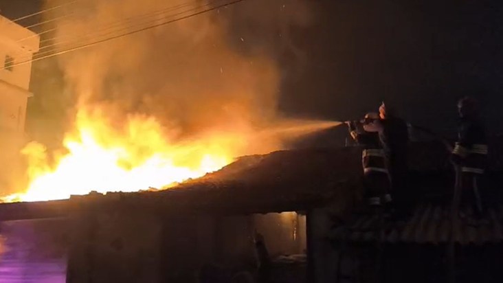 Goods worth lakhs of rupees burnt in an oil warehouse at mid